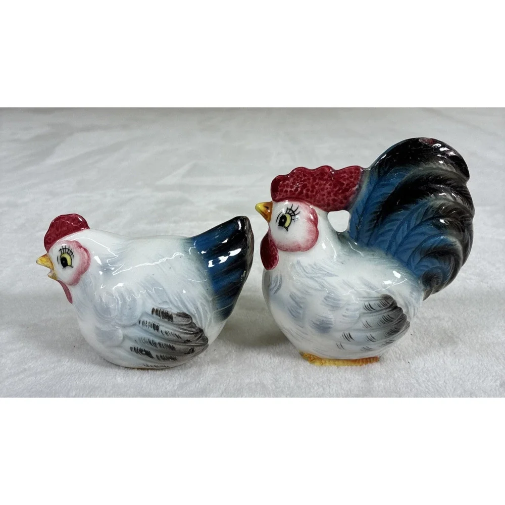 Vintage Japan Kitschy anthropomorphic Wht/Blue Rooster/Hen Salt & Pepper Set
